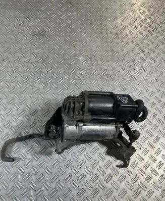 Mercedes-Benz C W205 Air suspension compressor/pump A0993200004
