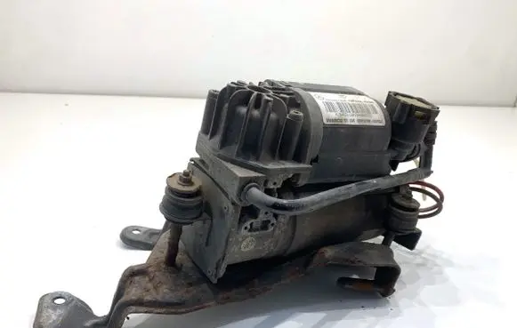 Mercedes-Benz E W211 Other under body part 0011346