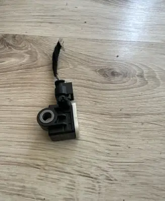 Mercedes-Benz GL X166 Airbag deployment crash/impact sensor A1668210151