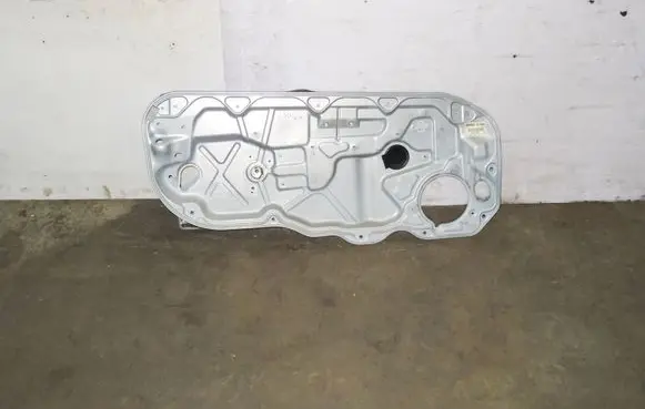 Volvo C30 Front door manual window regulator 1582149