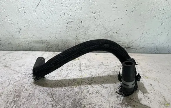 Coolant pipe/hose