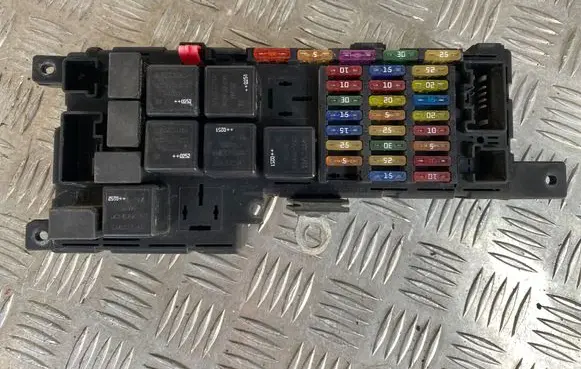 Volvo XC90 Fuse module 8678449 518784202