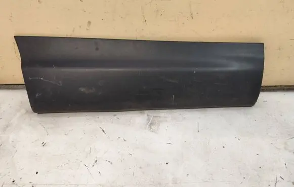 Nissan Qashqai Rear door trim (molding) 828704EA0A