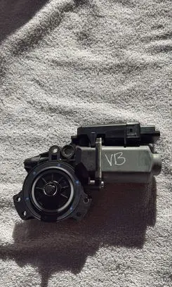 KIA Ceed Rear door window regulator motor 834501H010
