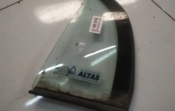 Opel Vectra C Rear vent window glass as2