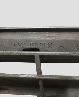 Mercedes-Benz C W203 Front grill A2038800183