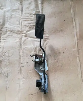 Nissan X-Trail T30 Accelerator throttle pedal 18919AM810