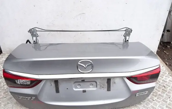 Mazda 6 Truck tailgate sad