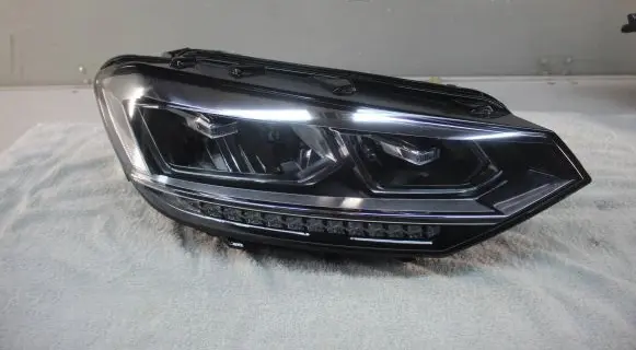 Volkswagen Touran III Headlight/headlamp 5TB941036E 0301299232 LE14A6342