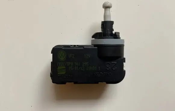 Headlight level adjustment motor