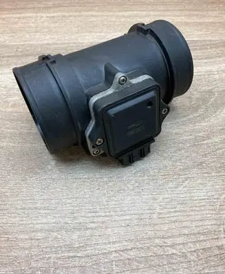 Opel Vectra B Mass air flow meter 5WK9611