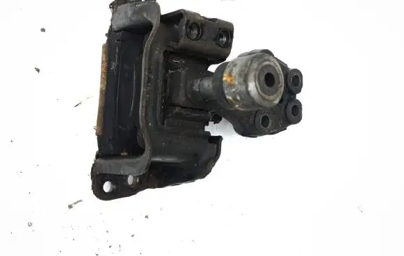 Citroen C5 Engine mount bracket