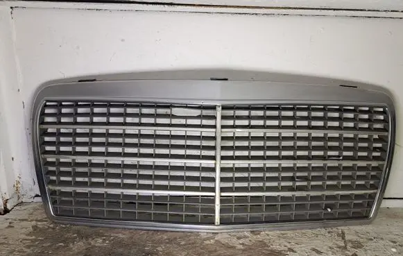 Mercedes-Benz E W124 Front grill 1248880323 A1248880323