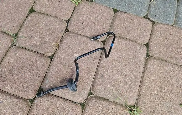 Brake vacuum hose/pipe