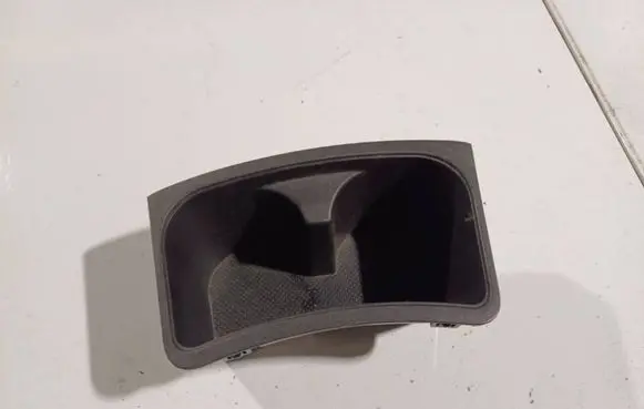 Nissan Note (E11) Cup holder 689309U100