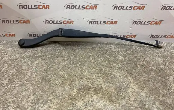 Mercedes-Benz C W204 Front wiper blade arm A2048200244