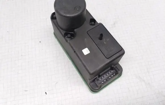 Volkswagen PASSAT B4 Central locking vacuum pump 3A0962257