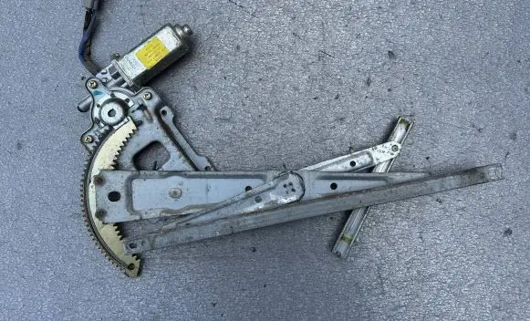 Nissan Patrol Y61 Front door manual window regulator 80731VB910 80721VB010
