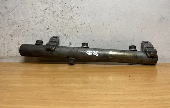 Mercedes-Benz E W211 Fuel main line pipe A6420700695 C3246