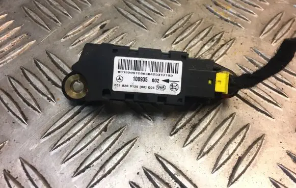 Mercedes-Benz C W203 Airbag deployment crash/impact sensor 0018209126