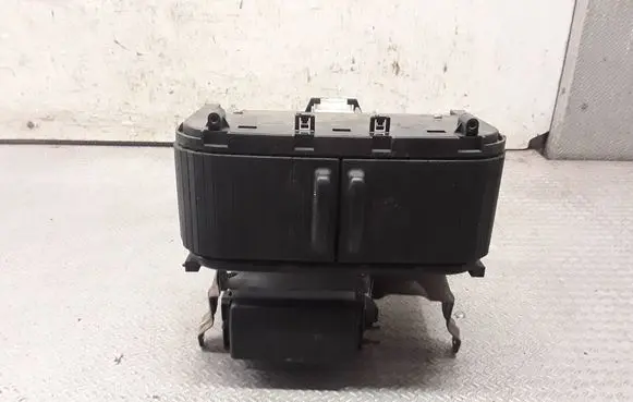 Nissan X-Trail T30 Glove box 68108EQ400