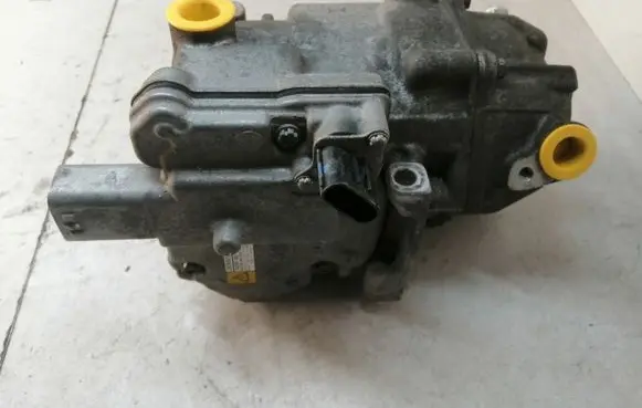 Toyota Yaris Air conditioning (A/C) compressor (pump) 0422001350 14374