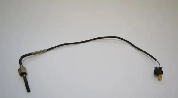 Nissan Juke I F15 Oil temperature sensor A0071537528