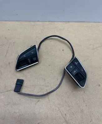 Audi A3 S3 8V Steering wheel buttons/switches 8U0951523A 0025944178 F0086560