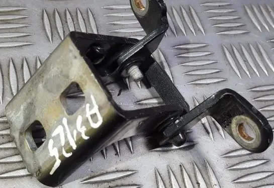 Opel Insignia A Rear door lower hinge ES03A046574