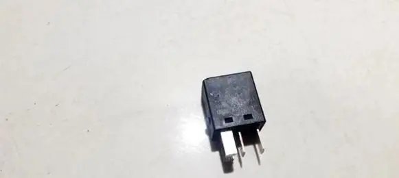 Volvo S40, V40 Other relay mb953382