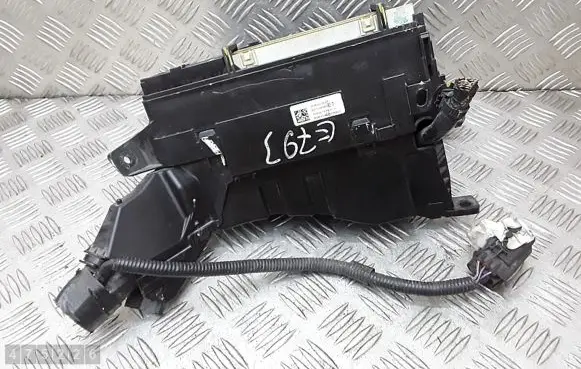 Toyota Verso Fuse module 821110fm92