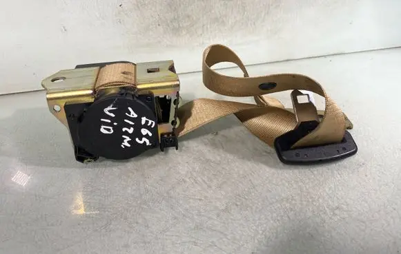BMW 7 E65 E66 Middle seatbelt (rear) 33018223A