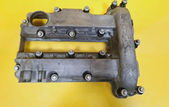 Opel Corsa C Rocker cam cover 90529583