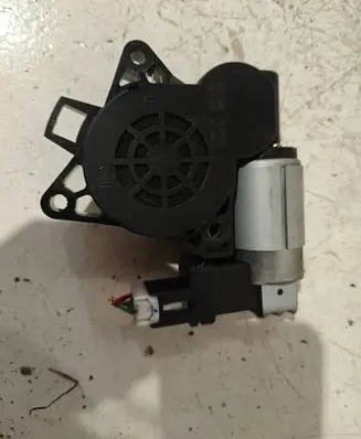 Mazda 3 I Front door window regulator motor G22C5858X TD775830 CM011750