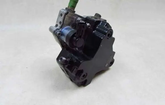 Volvo XC90 Fuel injection high pressure pump 0445010111 30756125 40733