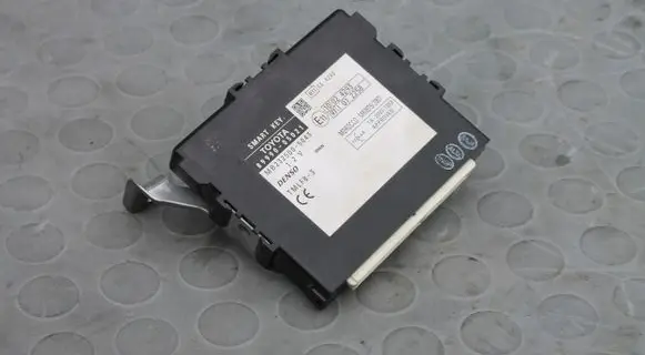 Toyota Avensis T270 Other control units/modules 8999005021