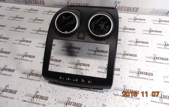 Nissan Qashqai Dash center air vent grill