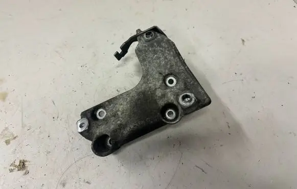 BMW 3 E90 E91 A/C compressor mount bracket 7505980