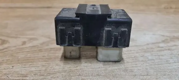 Volvo S70 V70 V70 XC Coolant fan relay 9442934