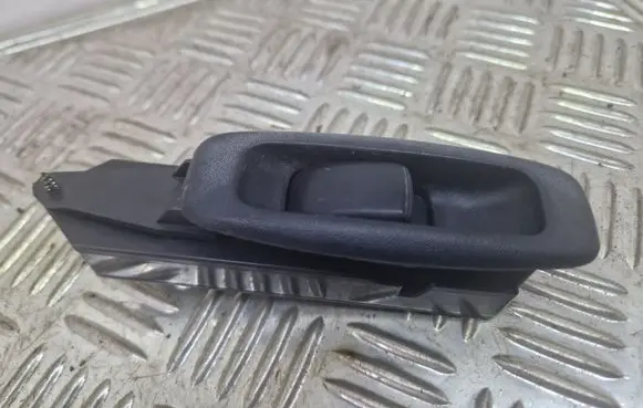 Mitsubishi Galant Electric window control switch MR252818 C8DD240M