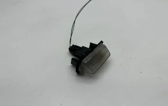 Toyota Avensis T270 Number plate light