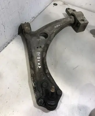 Volkswagen PASSAT B6 Front lower control arm/wishbone 3C04077153B