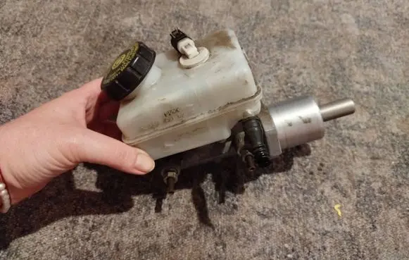 Mercedes-Benz A W169 Master brake cylinder A1694300202