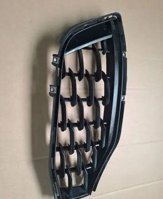 Maserati Ghibli Front bumper lower grill 670097577