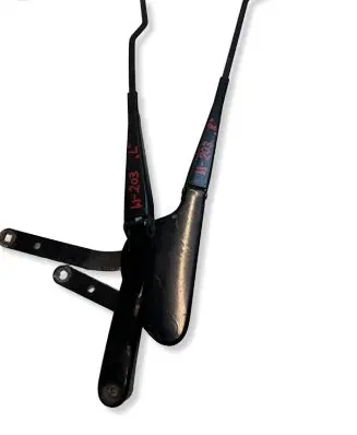 Mercedes-Benz C W203 Front wiper blade arm 355