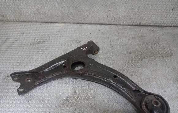 Toyota Avensis T250 Front lower control arm/wishbone