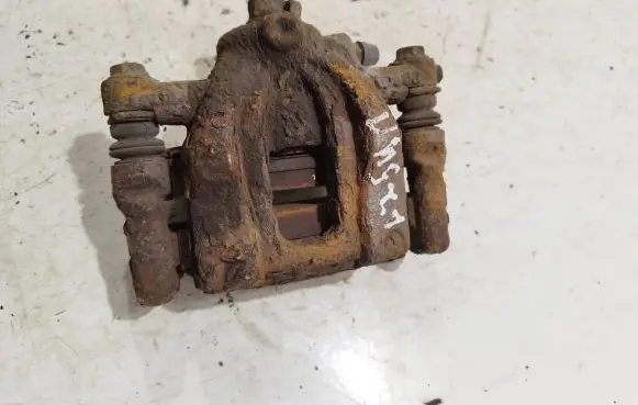 Honda CR-V Rear brake caliper
