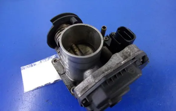 Ford Focus C-MAX Throttle body valve 030133064D