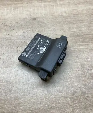 Audi A3 S3 8P Gateway control module 1K0907530P 1K0907951