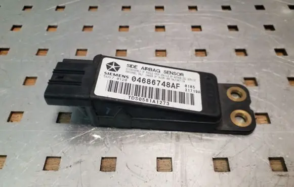 Chrysler Grand Voyager IV Airbag deployment crash/impact sensor 04686748AF 5WY70120